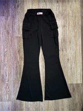 3/$20🛒 Women’s Black Flare Cargo Style Pants